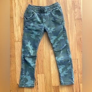Boys camo pants, size 6